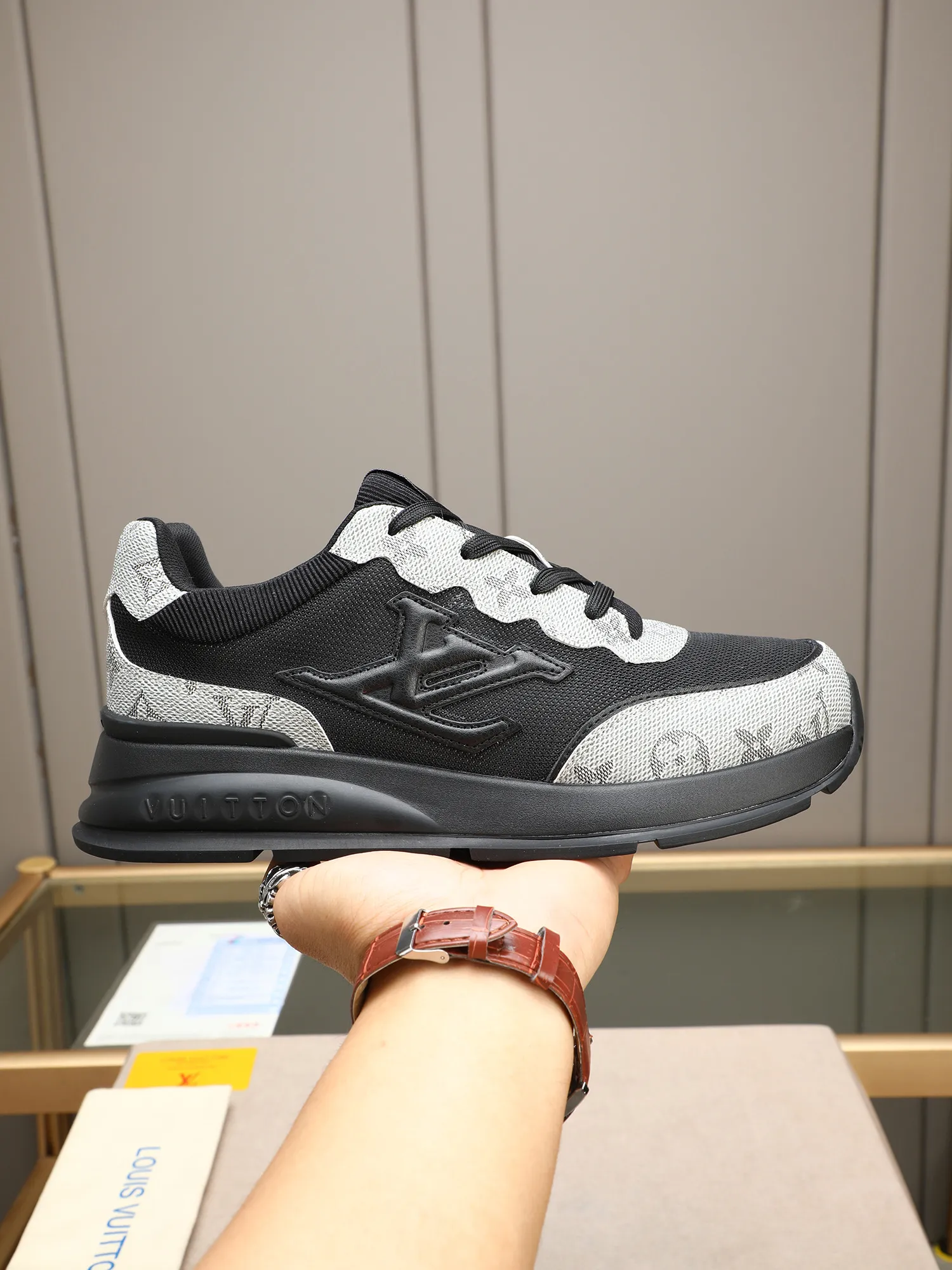 Men's shoes 💰460 Brand: LOUIS VUITTON Louis Vuitton LV Size: 38 39 40 41 42 43 44 (45 customized) Fabric: original cowhide cowhide 🔸Inside of: mesh 🔺Sole: counter foam outsole
